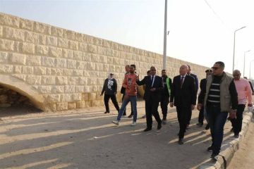 محافظ القاهرة يتابع أعمال تطوير سور مجرى العيون والمنطقة المحيطة به