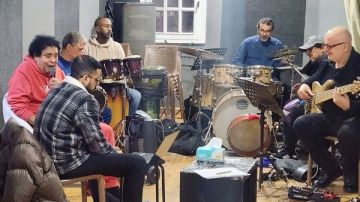 محمد منير يجري بروفات على حفله بدبي .. صور