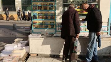 طهران تكافح لاحتواء احتجاجات غير مسبوقة وسط مطالب بإصلاحات جذرية طهران تكافح لاحتواء احتجاجات غير مسبوقة وسط مطالب بإصلاحات جذرية