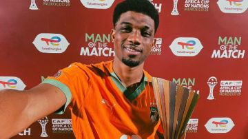 عماد ديالو يسطع مجددا ويحقق رقما قياسيا في كأس الأمم الإفريقية عماد ديالو يسطع مجددا ويحقق رقما قياسيا في كأس الأمم الإفريقية