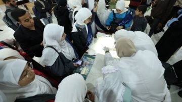 لأول مرة.. تجربة عملية حية لترميم مخطوطة بجناح الأزهر لأول مرة.. تجربة عملية حية لترميم مخطوطة بجناح الأزهر