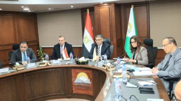 محافظ الجيزة يبحث مع صندوق التنمية الحضرية مخطط إعادة تخطيط منطقة عزيز عزت