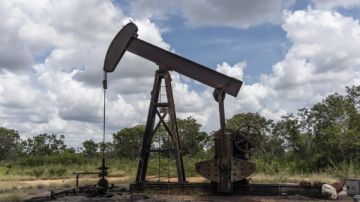 مسؤولون أمريكيون: واشنطن تدرس أسرع المسارات لإحياء إنتاج النفط في فنزويلا