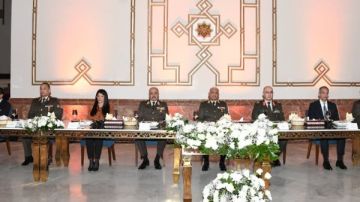 وزير الدفاع يشهد حفل تخرج دورة التمثيل الدبلوماسى العسكرى المصرى بالخارج وزير الدفاع يشهد حفل تخرج دورة التمثيل الدبلوماسى العسكرى المصرى بالخارج