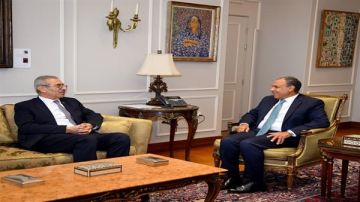 مصر تعزز غزة.. جمال بيومي: زيارة لجنة إدارة غزة لـ القاهرة يأتي في توقيت حرج فيديو مصر تعزز غزة.. جمال بيومي: زيارة لجنة إدارة غزة لـ القاهرة يأتي في توقيت حرج فيديو