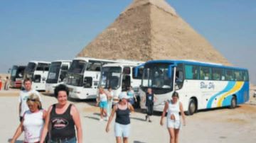 وزارة السياحة: مصر تسجل أداء غير مسبوق وتستقبل 19 مليون سائح بنمو 21 وزارة السياحة: مصر تسجل أداء غير مسبوق وتستقبل 19 مليون سائح بنمو 21