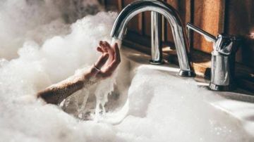 أضرار غير متوقعة.. الاستحمام بالماء الساخن في الشتاء يهدد صحتك