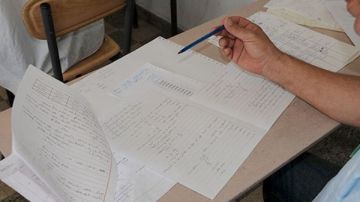 أقلام المصححين تبدأ حسم النتائج.. انطلاق تصحيح الشهادة الإعدادية بسوهاج