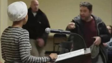 إلهان عمر تتعرض لهجوم بمادة مجهولة خلال كلمتها بولاية مينيسوتا الأمريكية