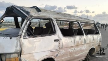 تفاصيل إصابة 21 شخصا فى حادث تصادم أتوبيس وسيارة ملاكى بمطروح تفاصيل إصابة 21 شخصا فى حادث تصادم أتوبيس وسيارة ملاكى بمطروح