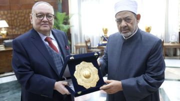 شيخ الأزهر يستقبل رئيس مجلس الدولة ويؤكد: سيادة القانون أساس الاستقرار شيخ الأزهر يستقبل رئيس مجلس الدولة ويؤكد: سيادة القانون أساس الاستقرار