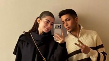 ليلى احمد زاهر تخطف الأنظار مع زوجها