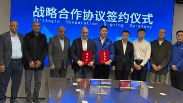 وزير الكهرباء يشهد توقيع اتفاقية لتوطين صناعة بطاريات تخزين الطاقة وزير الكهرباء يشهد توقيع اتفاقية لتوطين صناعة بطاريات تخزين الطاقة