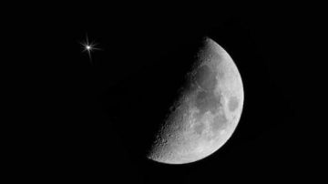 اصطفاف سماوي نادر يحسم موعد أول رمضان .. هل يختفي قمر شعبان تماما؟