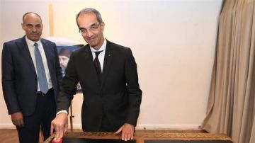 وزير الاتصالات: الطوابع توثق تاريخ مصر.. ونسعى لتطوير البريد وتقديم خدمات رقمية عصرية
