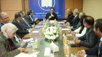 وزير الثقافة يجتمع باتحاد الناشرين المصريين لبحث دعم صناعة النشر وزير الثقافة يجتمع باتحاد الناشرين المصريين لبحث دعم صناعة النشر