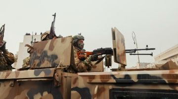 اشتباكات حادة بين الجيش السوري وقسد في محيط معبر الزهور بحلب اشتباكات حادة بين الجيش السوري وقسد في محيط معبر الزهور بحلب