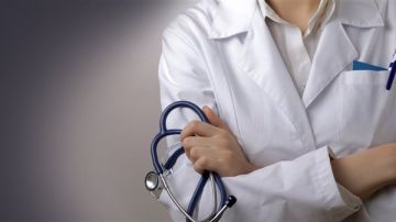 بياخدوا 2600 جنيه.. طلب إحاطة لتطبيق الحد الأدنى للأجور على أطباء الامتياز