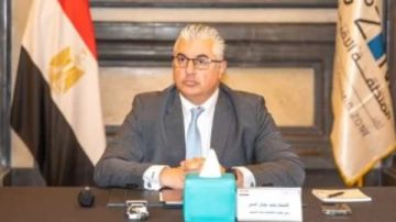 رئيس اقتصادية قناة السويس يشهد توقيع عقد جايد لتكنولوجيا السيارات لإنتاج المركبات الكهربائية والبطاريات