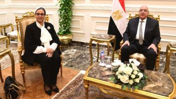 رئيسة المجلس القومي للمرأة تقدم التهنئة للمستشار هشام بدوي.. صور