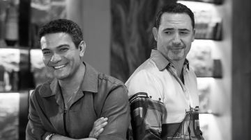 آسر ياسين يشوق جمهوره لعمل فني جديد مع ظافر العابدين