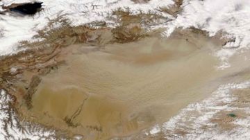 كنز عمره مليار عام تحت الرمال.. اكتشاف جيولوجي نادر على خريطة الهيليوم إيه الحكاية؟