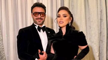 مي فاروق وزوجها يسرقان الأنظار بإطلالتهما السوداء في كواليس جوي أووردز شاهد