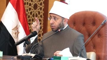 وزير الأوقاف يلقي محاضرة عن التكوين العلمي المتكامل للعالم والمفتي والخطيب وزير الأوقاف يلقي محاضرة عن التكوين العلمي المتكامل للعالم والمفتي والخطيب