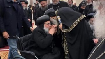 دفء المحبة والوفاء يظهر في المقر البابوي خلال لقاء البابا تواضروس مع الأنبا موسى شاهد دفء المحبة والوفاء يظهر في المقر البابوي خلال لقاء البابا تواضروس مع الأنبا موسى شاهد