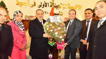 محافظ أسيوط مهنئا الأقباط بعيد الميلاد: قوة الدولة تنبع من تماسك نسيجها الوطني محافظ أسيوط مهنئا الأقباط بعيد الميلاد: قوة الدولة تنبع من تماسك نسيجها الوطني