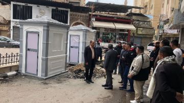 محافظ الدقهلية يتفقد ميادين المنصورة ويوجه بسرعة الانتهاء من الحمامات العمومية