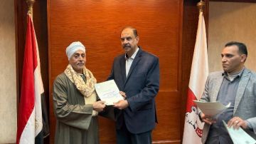 محافظ سوهاج يسلم 30 عقدا لتقنين أراضي أملاك الدولة للمواطنين