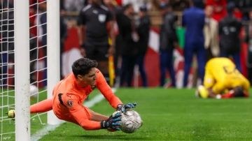 ياسين بونو يهدد عرش الحضري في أمم أفريقيا.. تصديات تاريخية تقود المغرب للنهائي