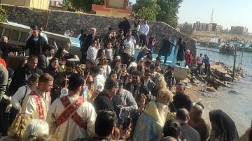 أقباط جنوب سيناء يحتفلون بعيد الغطاس داخل الكنائس وعلى البحر