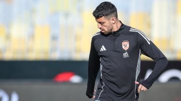 اشتكى من آلام بالركبة.. لاعب الأهلي يكتفي بتدريبات تأهيل في الجيم 