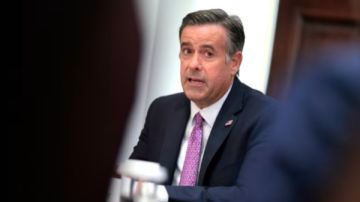 النفط والمخدرات على الطاولة .. ماذا دار بين مدير الاستخبارات الأمريكية ورئيسة فنزويلا ؟