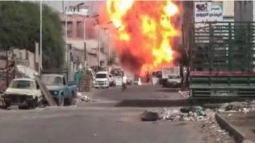 انفجار يهز عدن.. استهداف موكب قيادي بارز في قوات العمالقة انفجار يهز عدن.. استهداف موكب قيادي بارز في قوات العمالقة