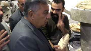 محافظ الدقهلية يتفقد المخابز بالمنصورة ويؤكد على الالتزام بجودة الخبز