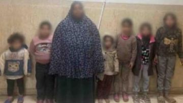 أهلهم عارفين.. سقوط الكتعة المتهمة باستغلال 6 أطفال في التسول على سلم مترو روض الفرج أهلهم عارفين.. سقوط الكتعة المتهمة باستغلال 6 أطفال في التسول على سلم مترو روض الفرج