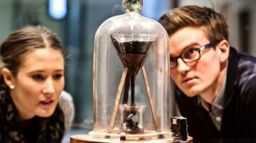 بعد قرن من الانتظار.. مرور 100 عام على أطول تجربة معملية في التاريخ