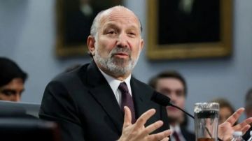 تقرير جديد يكشف تورط وزير تجارة ترامب في زيارة جزيرة إبستين