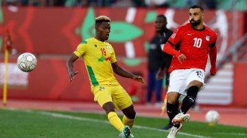 حمادة صدقي: منتخبنا يتمتع بروح قتالية.. وحسام حسن يتدخل لضبط طرق اللعب بسرعة حمادة صدقي: منتخبنا يتمتع بروح قتالية.. وحسام حسن يتدخل لضبط طرق اللعب بسرعة