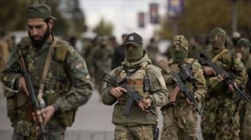 سياسي سوري: قسد لم يعد أمامها خيارا سوى تسليم أنفسهم للجيش