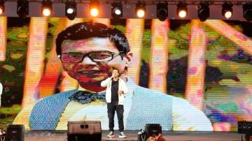 عودة لروح التسعينيات.. محمد محيي ونجوم جيله يشعلون حفل سعادتنا في ذكرياتنا عودة لروح التسعينيات.. محمد محيي ونجوم جيله يشعلون حفل سعادتنا في ذكرياتنا