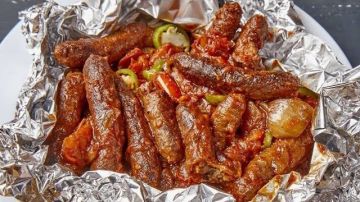 لذيذ وبسيط.. طريقة عمل السجق بدبس الرمان