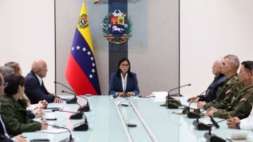 نائبة رئيس فنزويلا: لن نكون مستعمرة لأي دولة وندعو إلى الهدوء والوحدة للدفاع عن البلاد نائبة رئيس فنزويلا: لن نكون مستعمرة لأي دولة وندعو إلى الهدوء والوحدة للدفاع عن البلاد