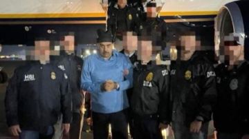 الرئيس الفنزويلي يطمئن محبيه: أقبع وزوجتي في سجن أمريكي الرئيس الفنزويلي يطمئن محبيه: أقبع وزوجتي في سجن أمريكي