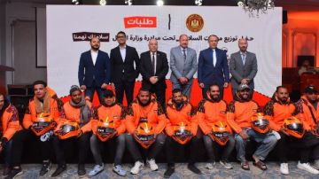 توزيع معدات السلامة على سائقي التوصيل ضمن مبادرة سلامتك تهمنا