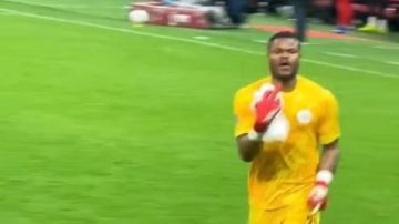 حارس مرمى نيجيريا نوابالي مهدد بالإيقاف قبل مواجهة مصر