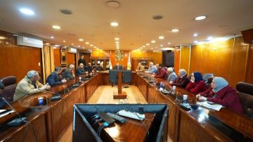 محافظ أسيوط يناقش مطالب مجلس أمناء وأولياء أمور مدرسة ثانوية بنات محافظ أسيوط يناقش مطالب مجلس أمناء وأولياء أمور مدرسة ثانوية بنات